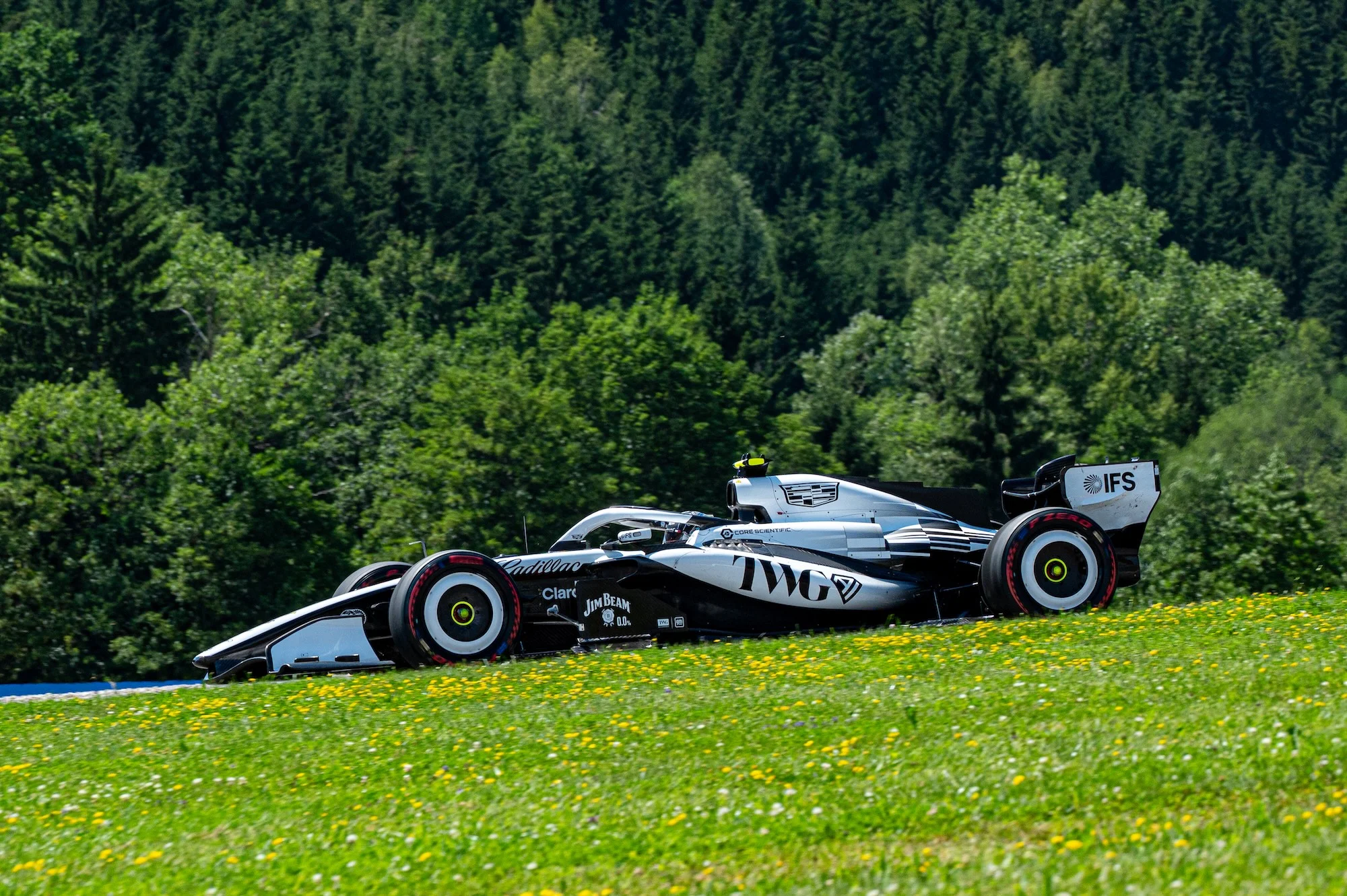 F1 hoje: Mercedes lidera treinos e pacotes agitam Áustria