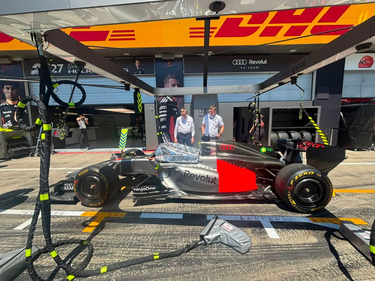 Behind the scenes of F1: evaluation of the new Audi Q3 on the trip from Munich to the Red Bull Ring Bastidores da F1: avaliação do novo Audi Q3 em viagem de Munique ao Red Bull Ring