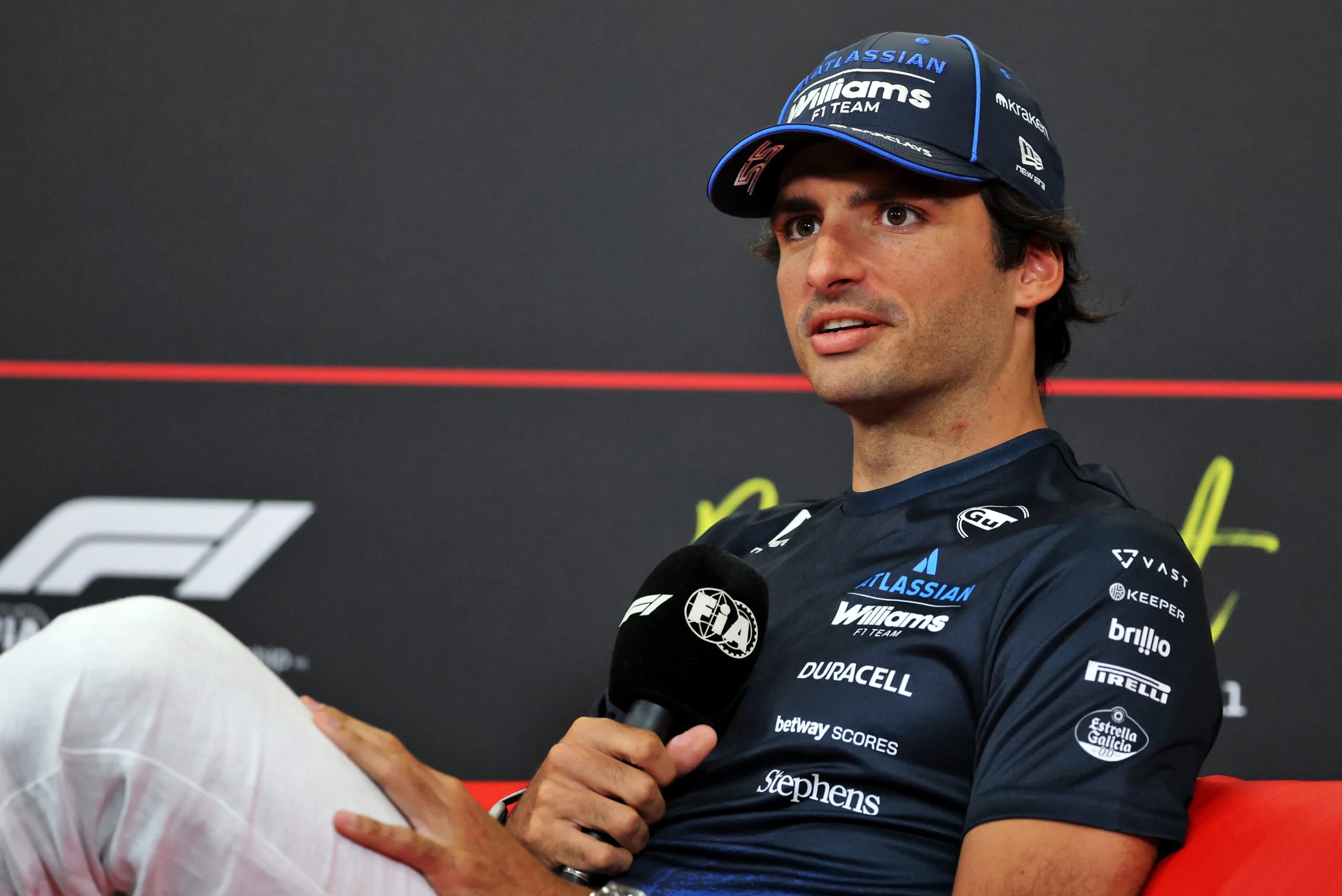 F1: Veja as fotos da quinta-feira do GP da Hungria 2026 Carlos Sainz (ESP) Williams F1 Team in the FIA Press Conference.
