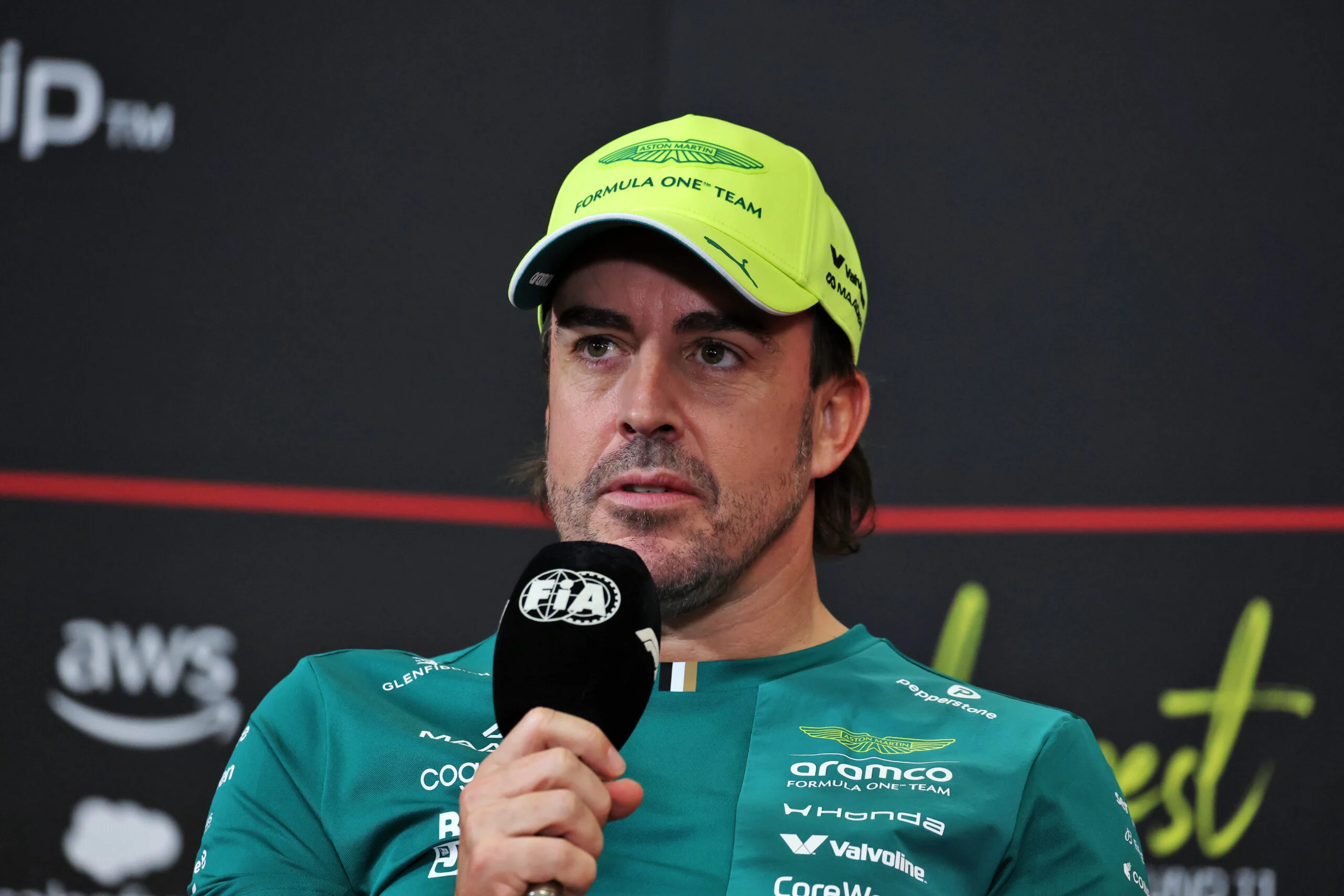 F1: Veja as fotos da quinta-feira do GP da Hungria 2026 Fernando Alonso (ESP) Aston Martin F1 Team in the FIA Press Conference.