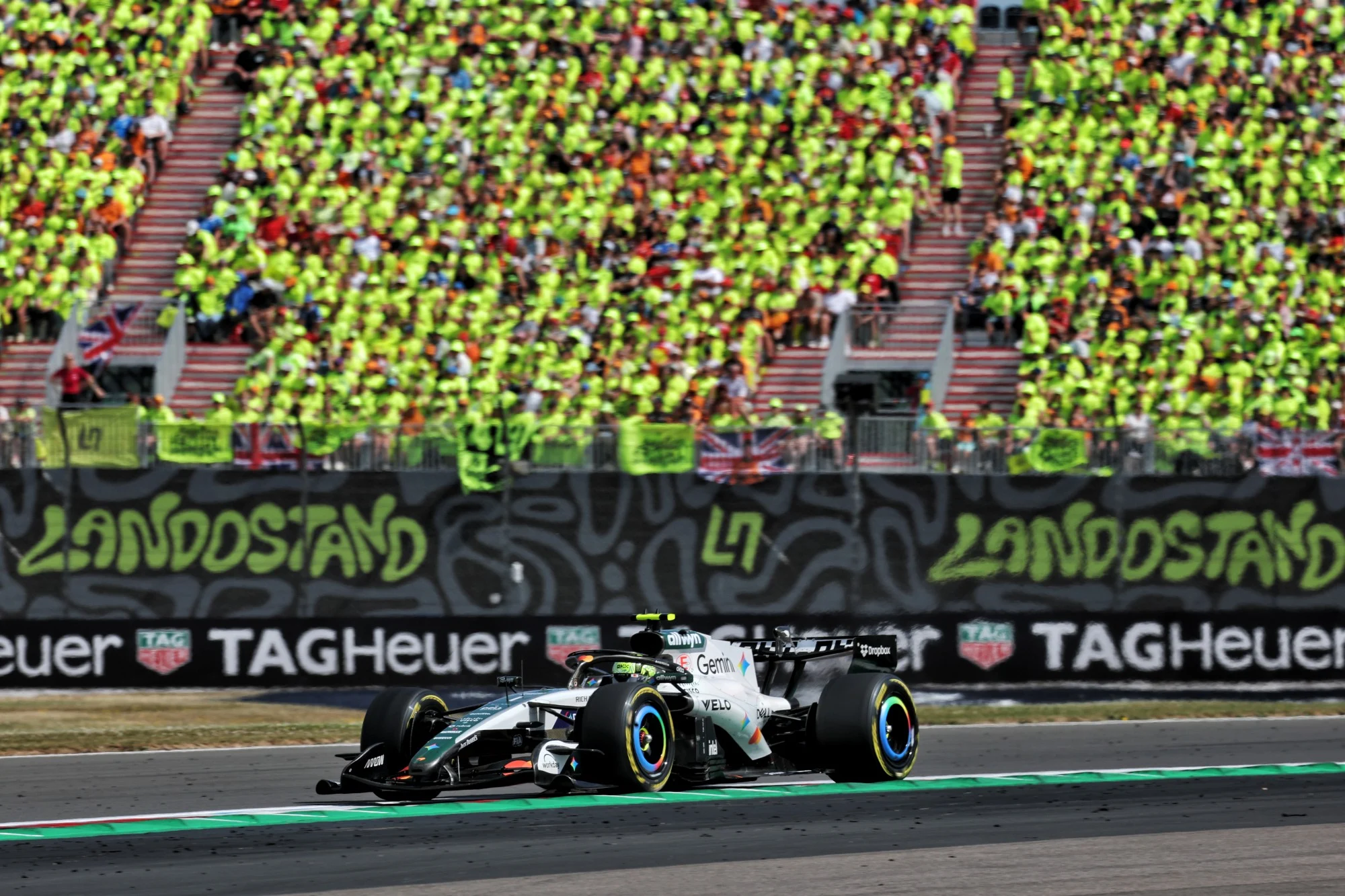 F1: Final sob Safety Car em Silverstone gera debate Lando Norris (GBR) McLaren F1 Team MCL40.