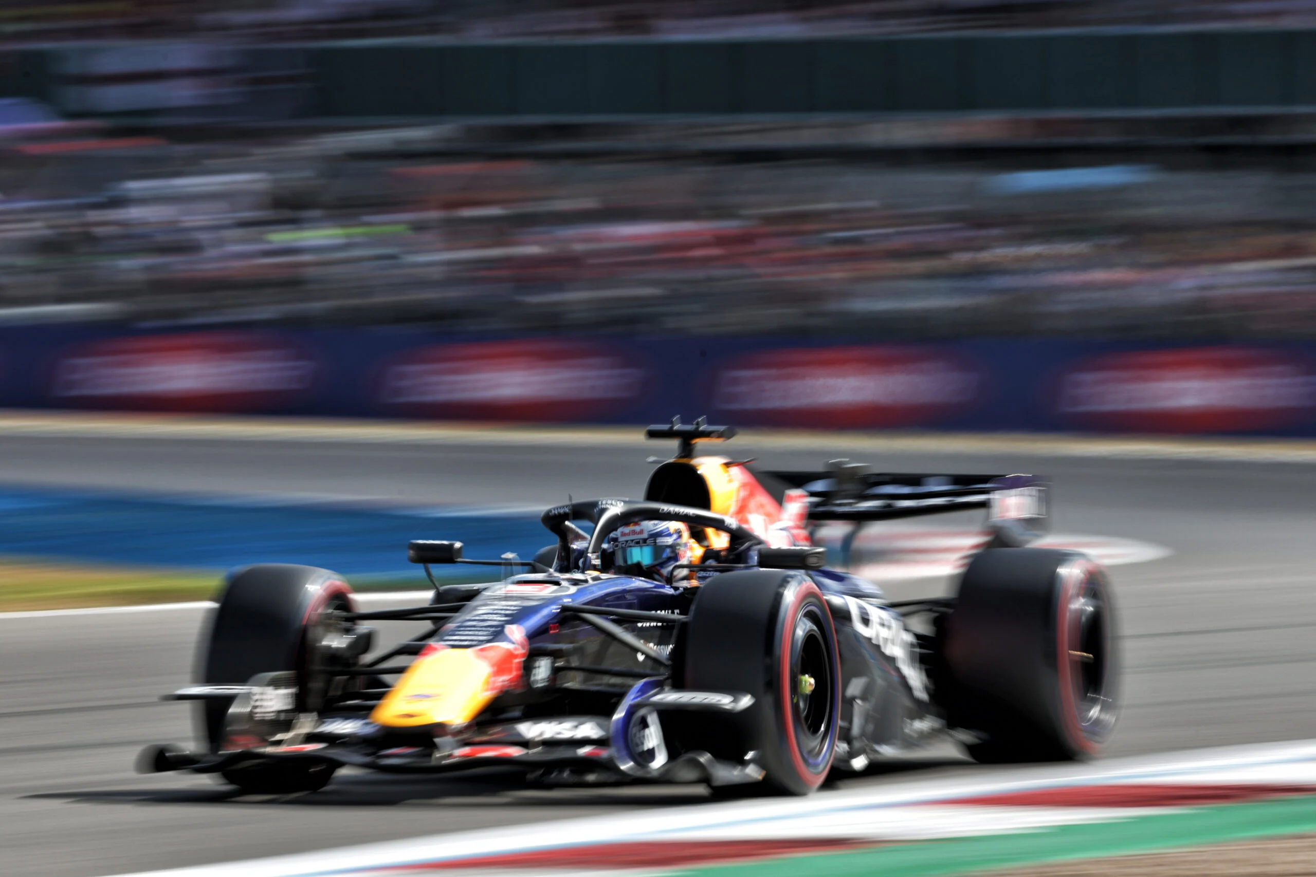 F1: Montoya faz alerta a Verstappen sobre possível mudança para McLaren Max Verstappen (NLD) Red Bull Racing RB22.