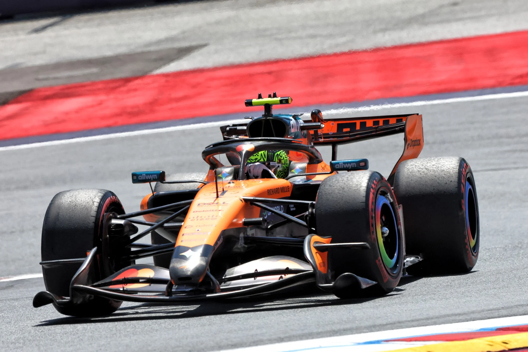 F1: Norris reforça comprometimento com a McLaren: "São minha família" Lando Norris (GBR) McLaren F1 Team MCL40.