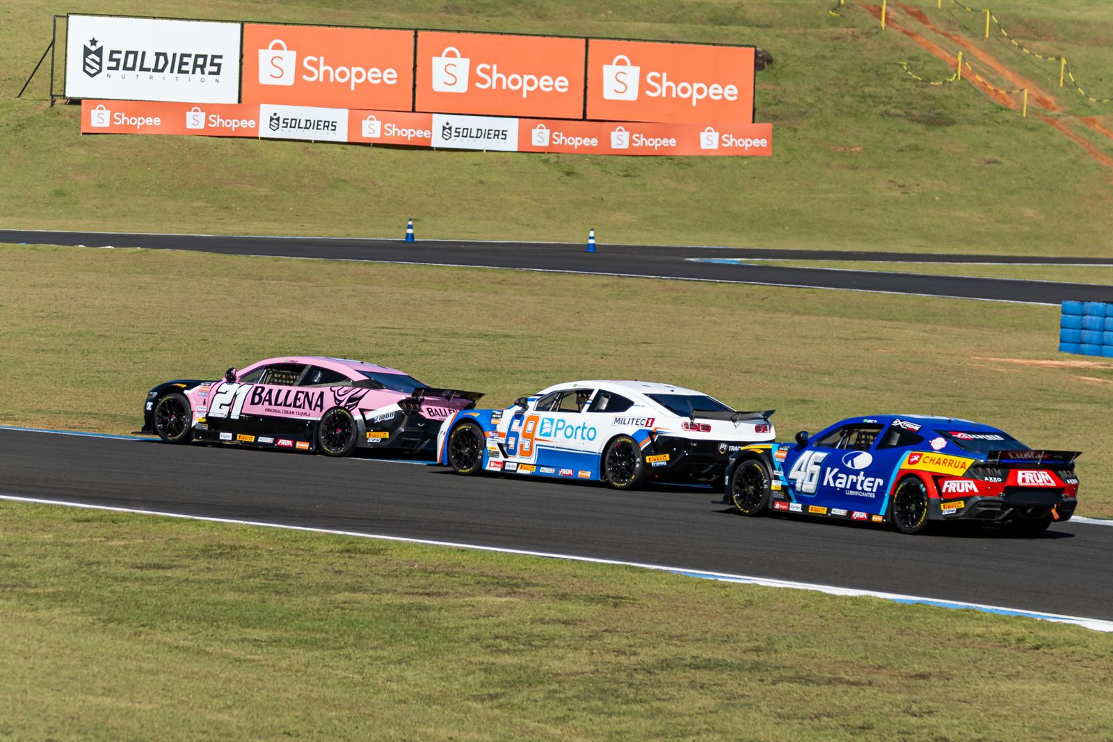Genz supera Casagrande no fim e vence a Corrida 1 da NASCAR Brasil no Velocitta Genz supera Casagrande no fim e vence a Corrida 1 da NASCAR Brasil no Velocitta