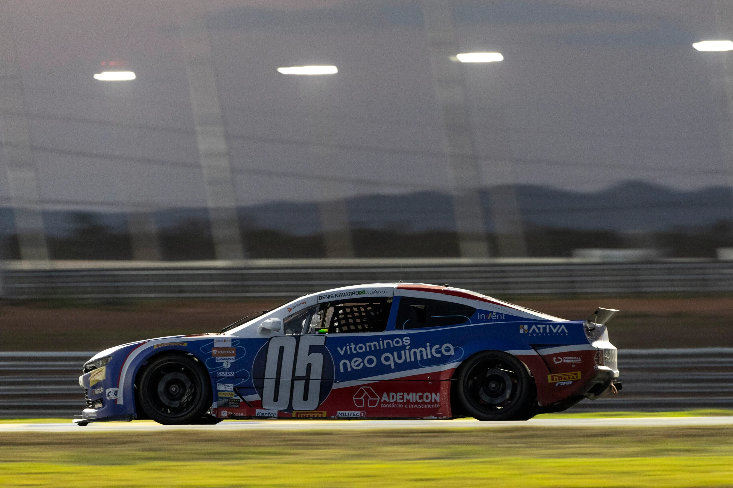 Denis Navarro encara sexta etapa da NASCAR Brasil em Londrina Denis Navarro encara sexta etapa da NASCAR Brasil em Londrina