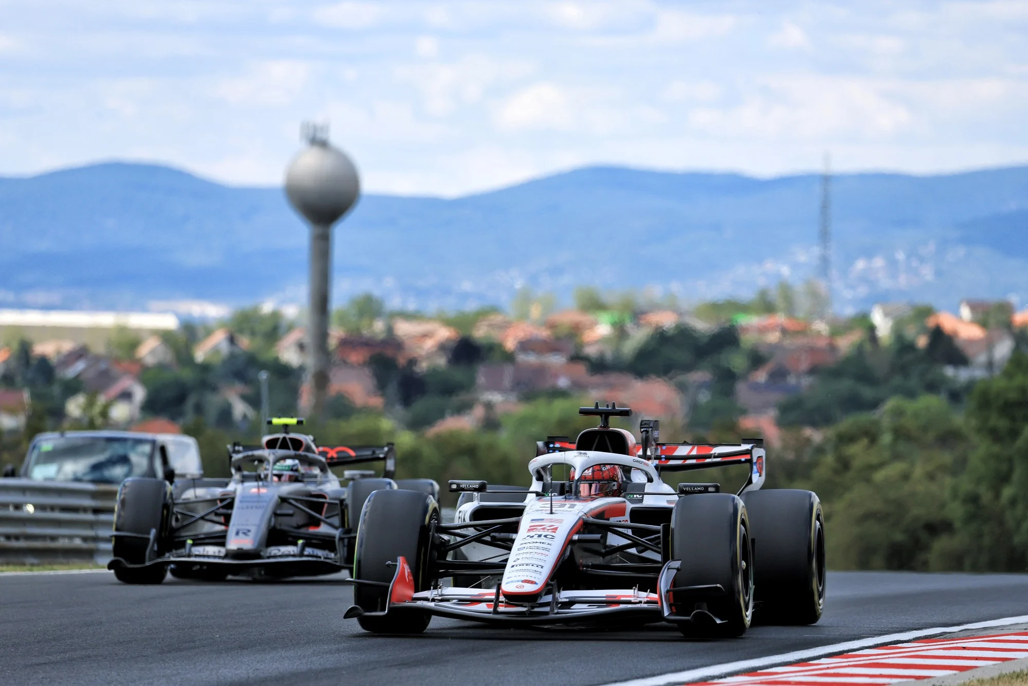 F1: Ex-engenheiro da Ferrari vê chance reduzida de Haas ser equipe de ponta Esteban Ocon (FRA) Haas F1 Team VF-26.