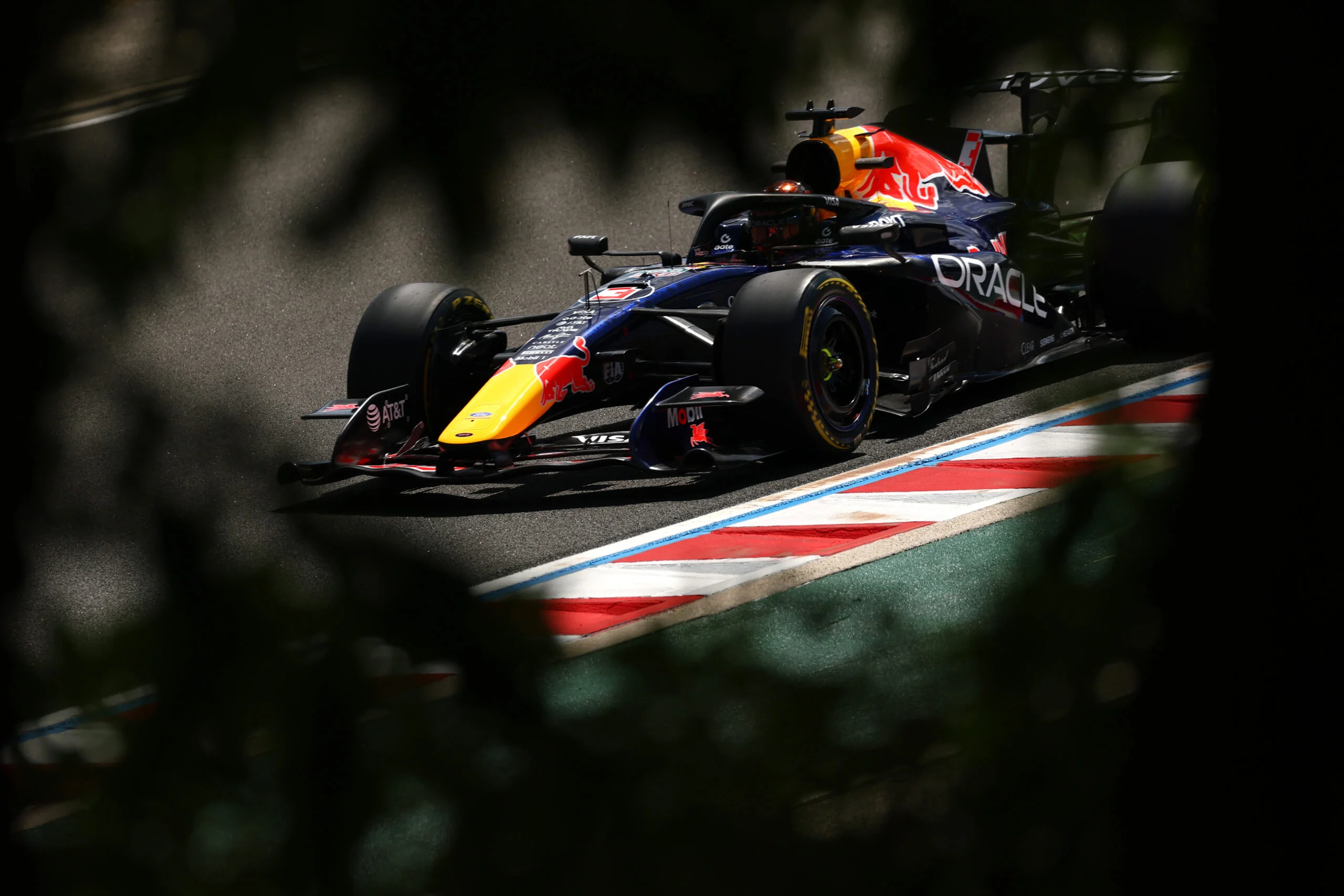 F1: Fittipaldi indica "dança das cadeiras" com possível saída de Verstappen da Red Bull F1: Fittipaldi indica "dança das cadeiras" com possível saída de Verstappen da Red Bull