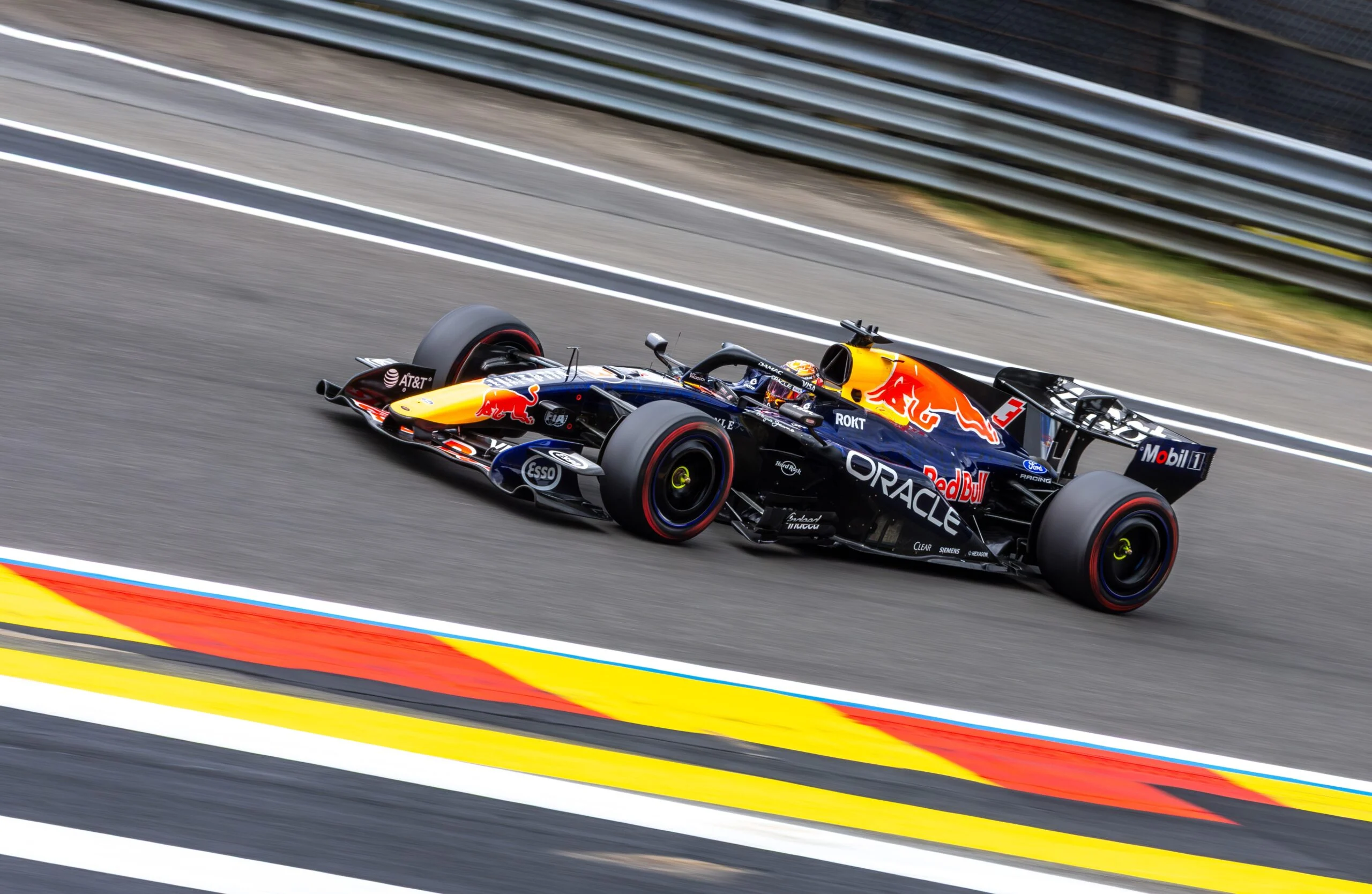 F1 hoje: Bortoleto mira Racing Bulls e Red Bull cobra vitórias