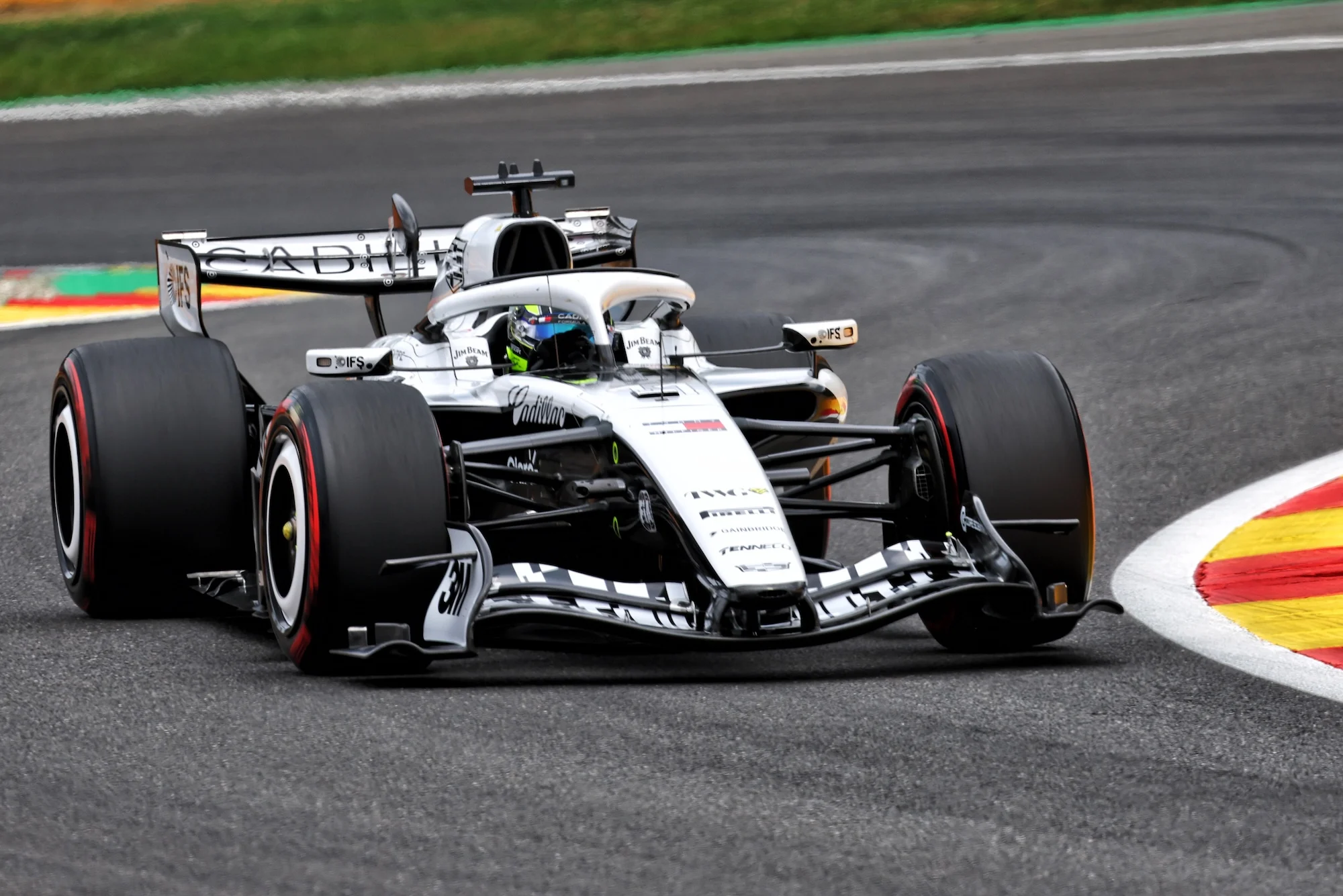F1 hoje: Bortoleto surpreende e Cadillac fala sobre Câmara Sergio Perez (MEX) Cadillac Formula 1 Team MAC-26.
