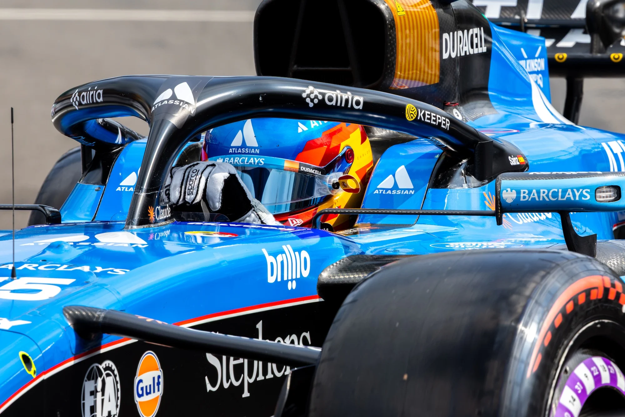 F1 hoje: Hadjar é baixa, Tsunoda volta e Sainz renova