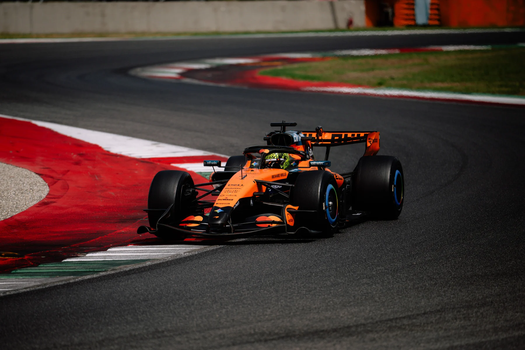 F1 hoje: Rafa Câmara testa Ferrari e Colapinto fica na Alpine Lando Norris (McLaren) - Teste Pirelli Mugello F1 2026