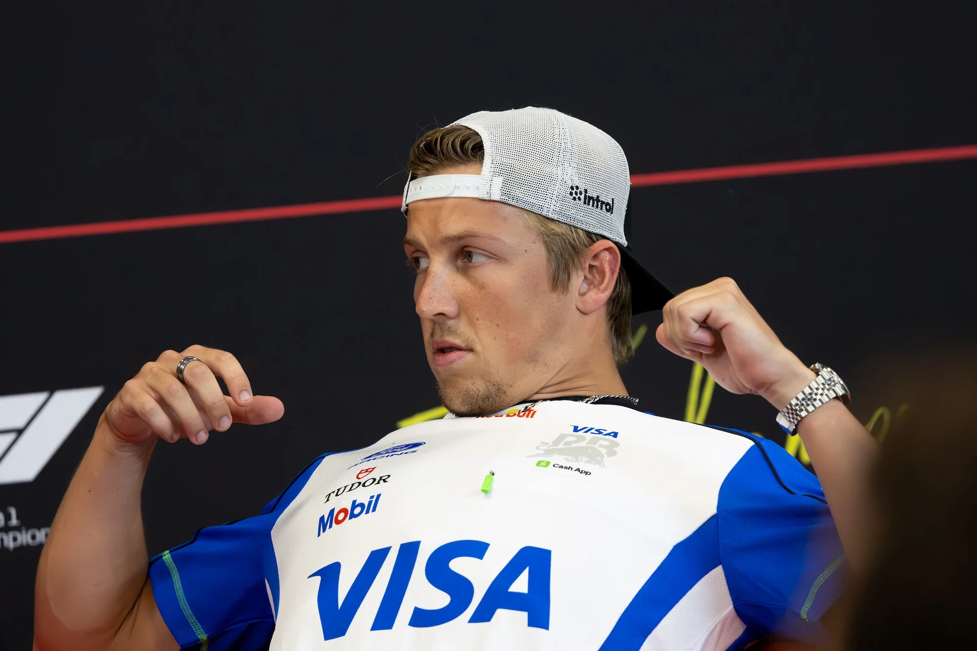 F1: Tsunoda volta ao grid e substitui Lawson na Racing Bulls