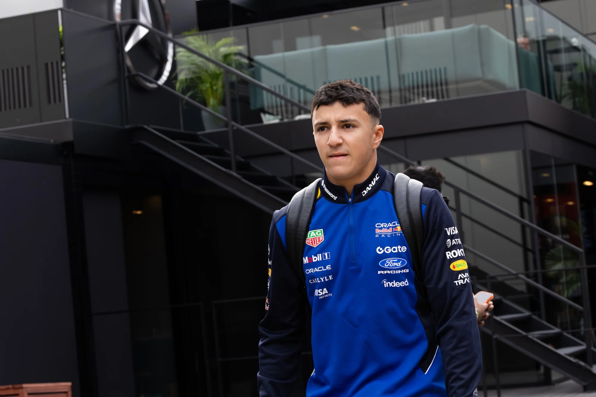 F1: Mekies fala sobre processo para aprovar retorno de Hadjar à Red Bull após lesão