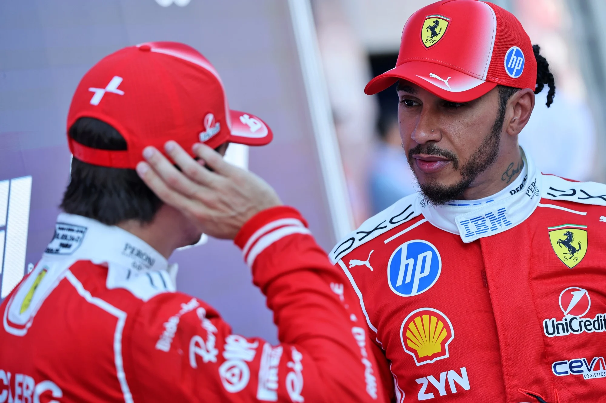 F1: Rosberg aponta Leclerc como "100% culpado" por incidente com Hamilton Lewis Hamilton (GBR) Scuderia Ferrari with team mate Charles Leclerc (MON) Scuderia Ferrari in qualifying parc ferme.