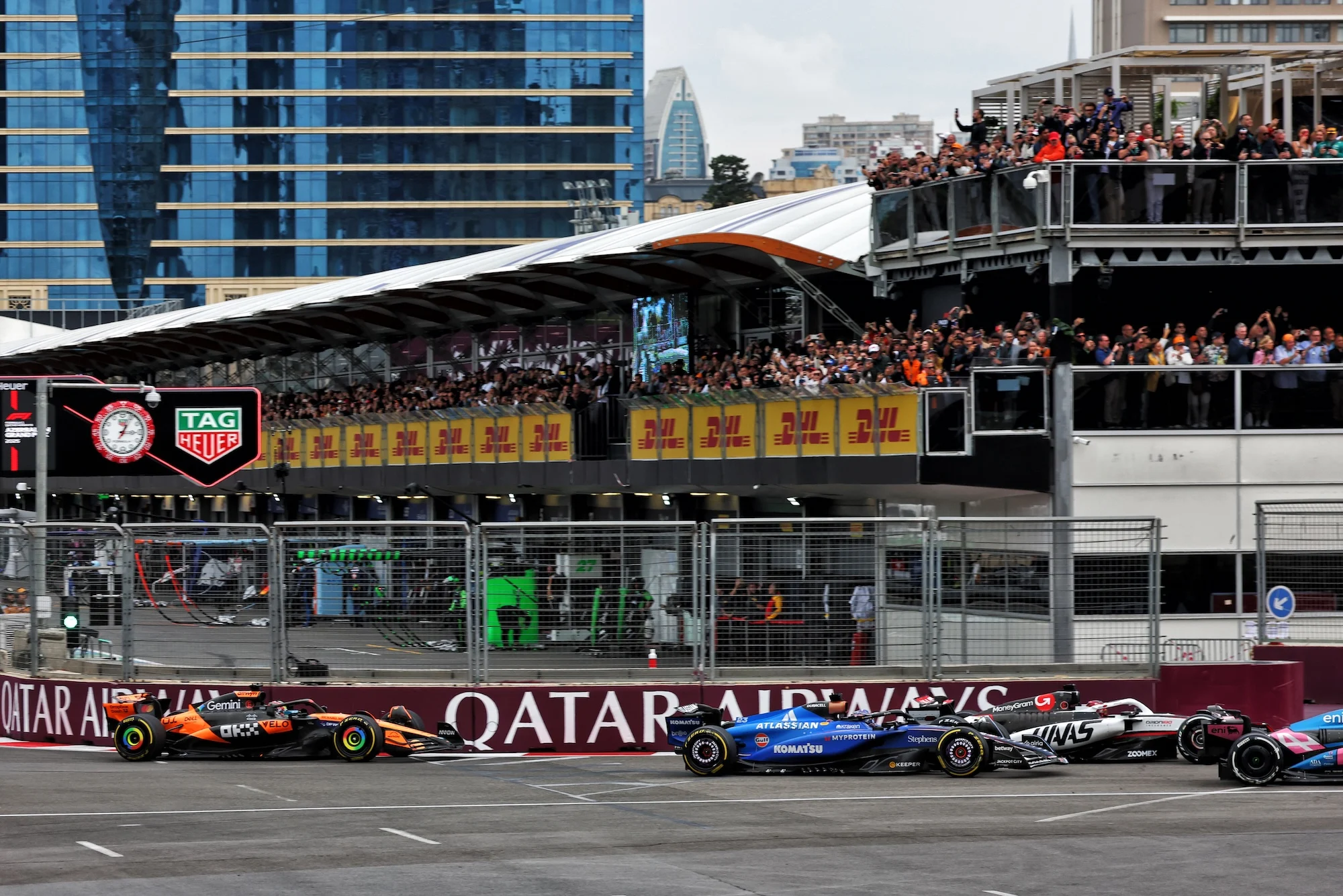 Oscar Piastri (AUS) McLaren MCL39, last at the start of the race.