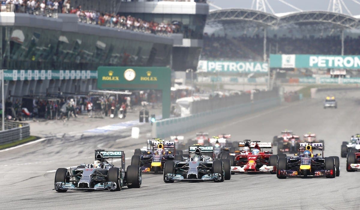 F1 hoje: Alonso fica, Bortoleto mira pontos e Sepang prevê chuva GP da Malásia 2014 - Largada
