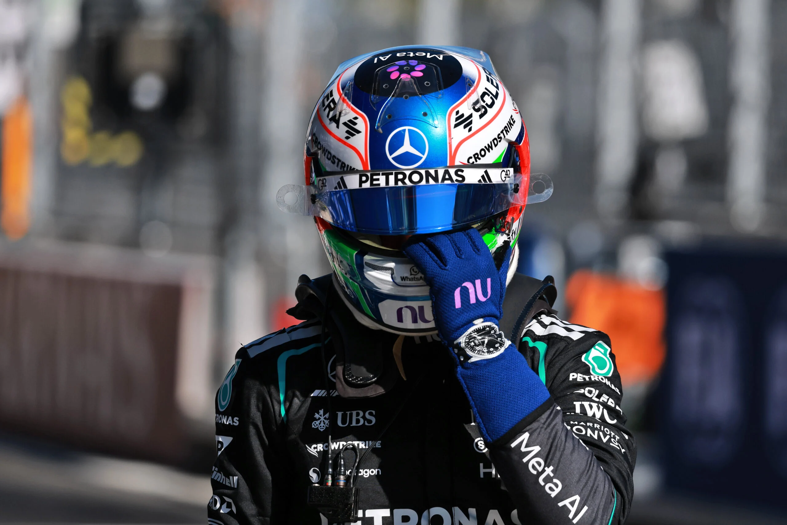 F1 hoje: Câmara se aproxima da Haas, Leclerc pode ser punido e Antonelli recebe apoio Andrea Kimi Antonelli (ITA) Mercedes AMG Formula One Team in qualifying parc ferme.
