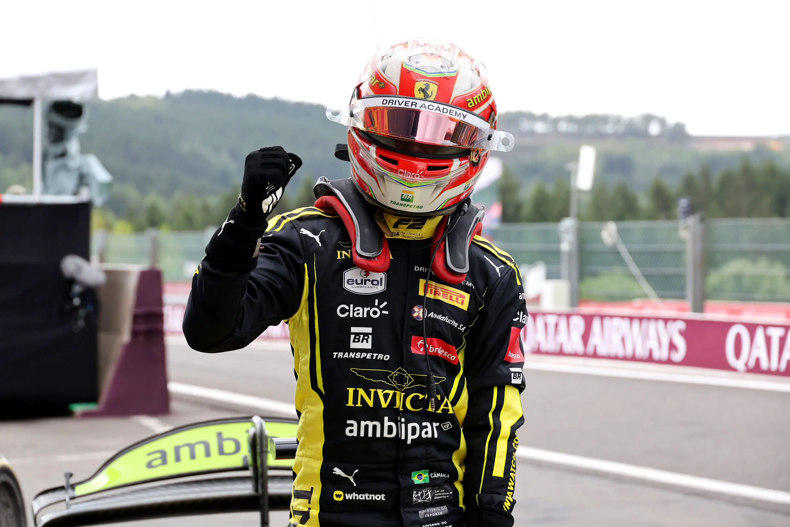 F1 hoje: Russell lidera em Monza e Rafa Câmara faz pole na F2 Race winner Rafael Camara (BRA) Invicta Racing celebrates in parc ferme.