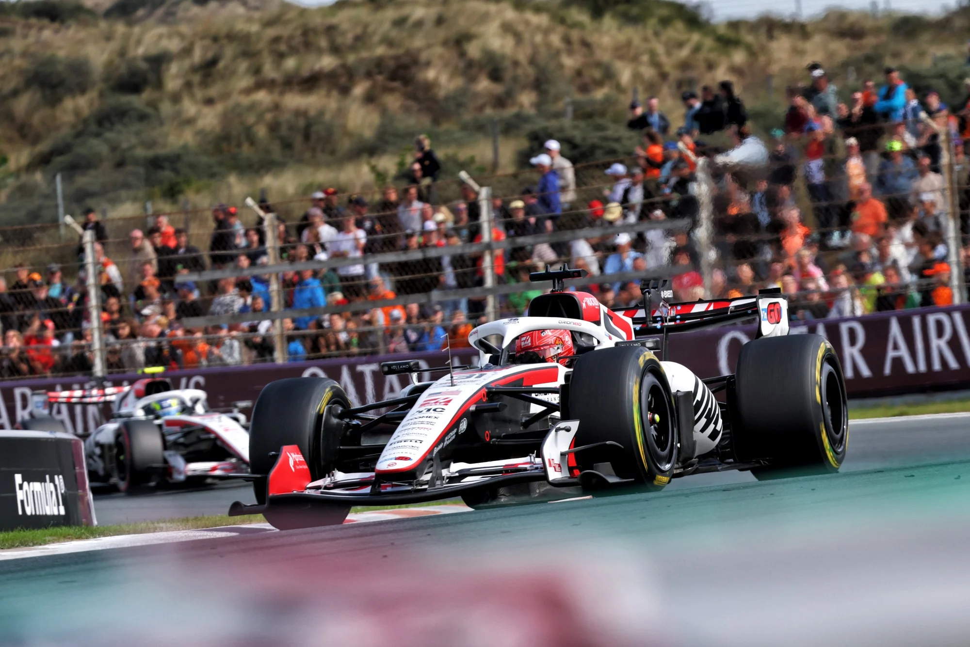 F1 hoje: Russell pressiona Antonelli e Sepang volta ao calendário Esteban Ocon (FRA) Haas F1 Team VF-26.