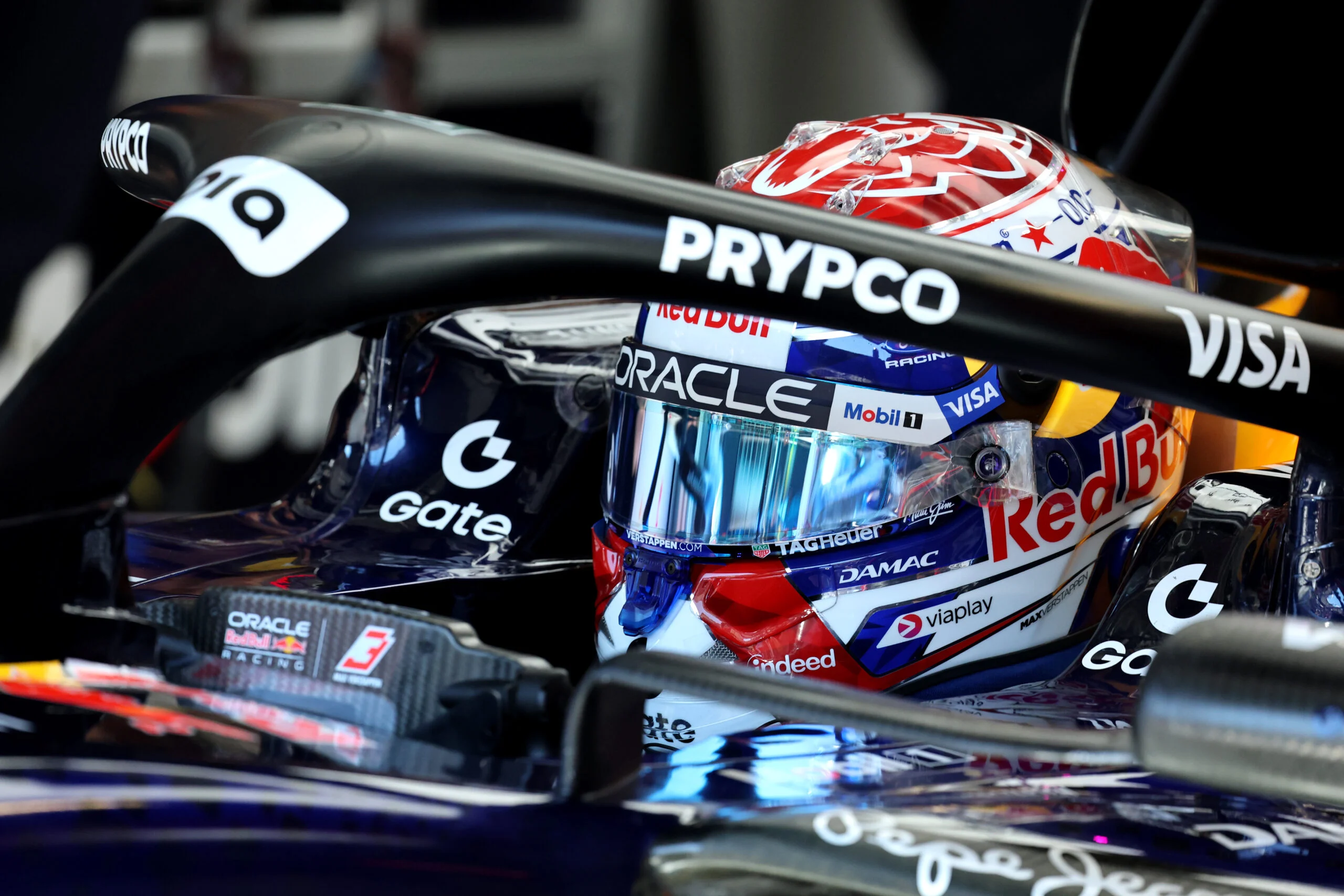 F1: Verstappen brinca que "seria constrangedor" perder desafio contra 100 kartistas Max Verstappen (NLD) Red Bull Racing RB22.