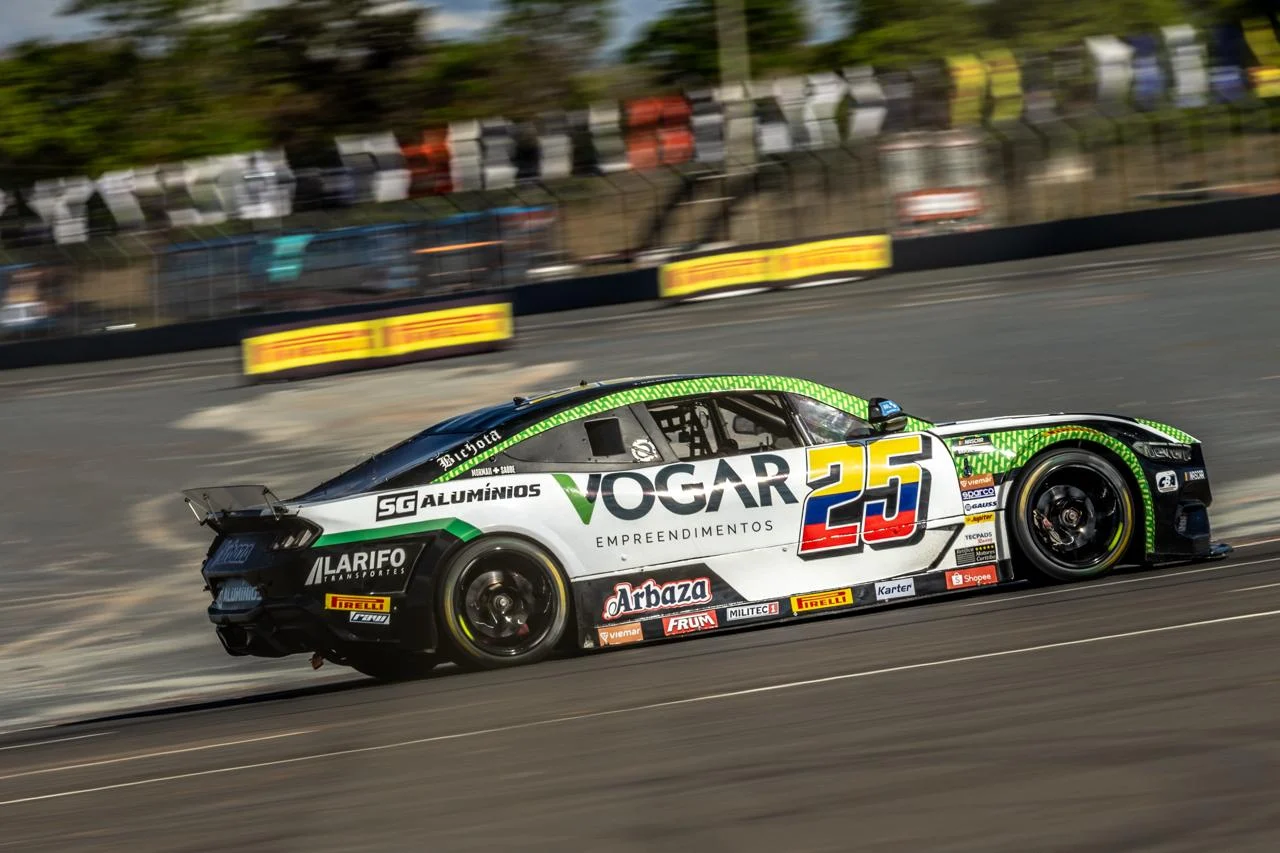 Tatiana Calderón conquista vitória inédita e entra para a história da NASCAR Brasil