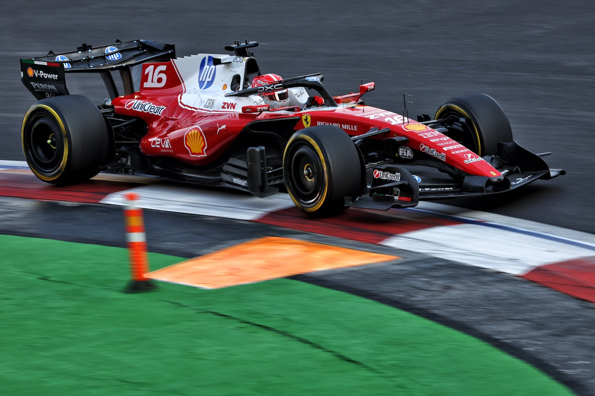 F1: Confira as imagens do primeiro dia de treinos do GP do México 2026 Charles Leclerc (MON) Scuderia Ferrari SF-26.