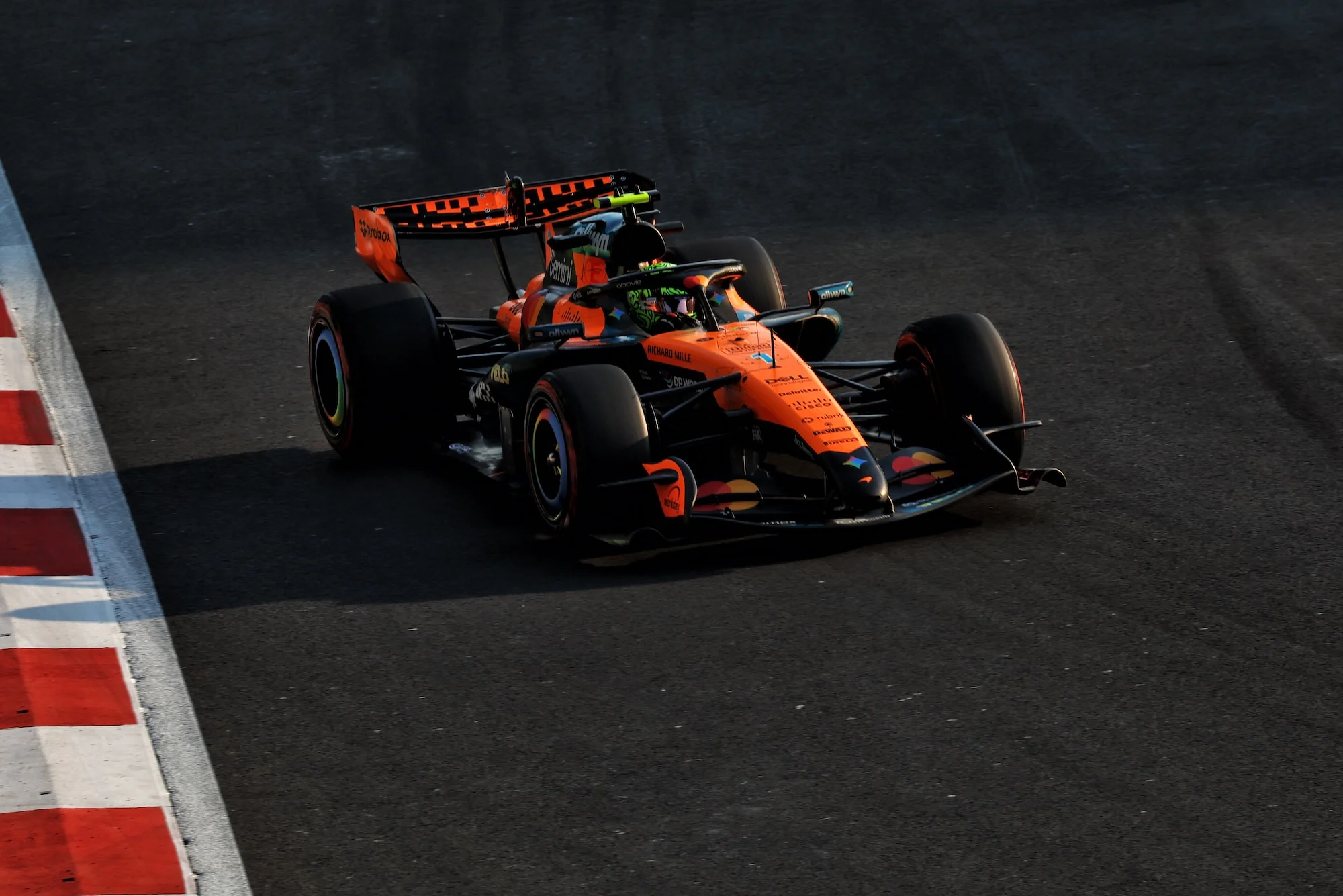 F1: Confira as imagens do primeiro dia de treinos do GP do México 2026 Lando Norris (GBR) McLaren F1 Team MCL40.