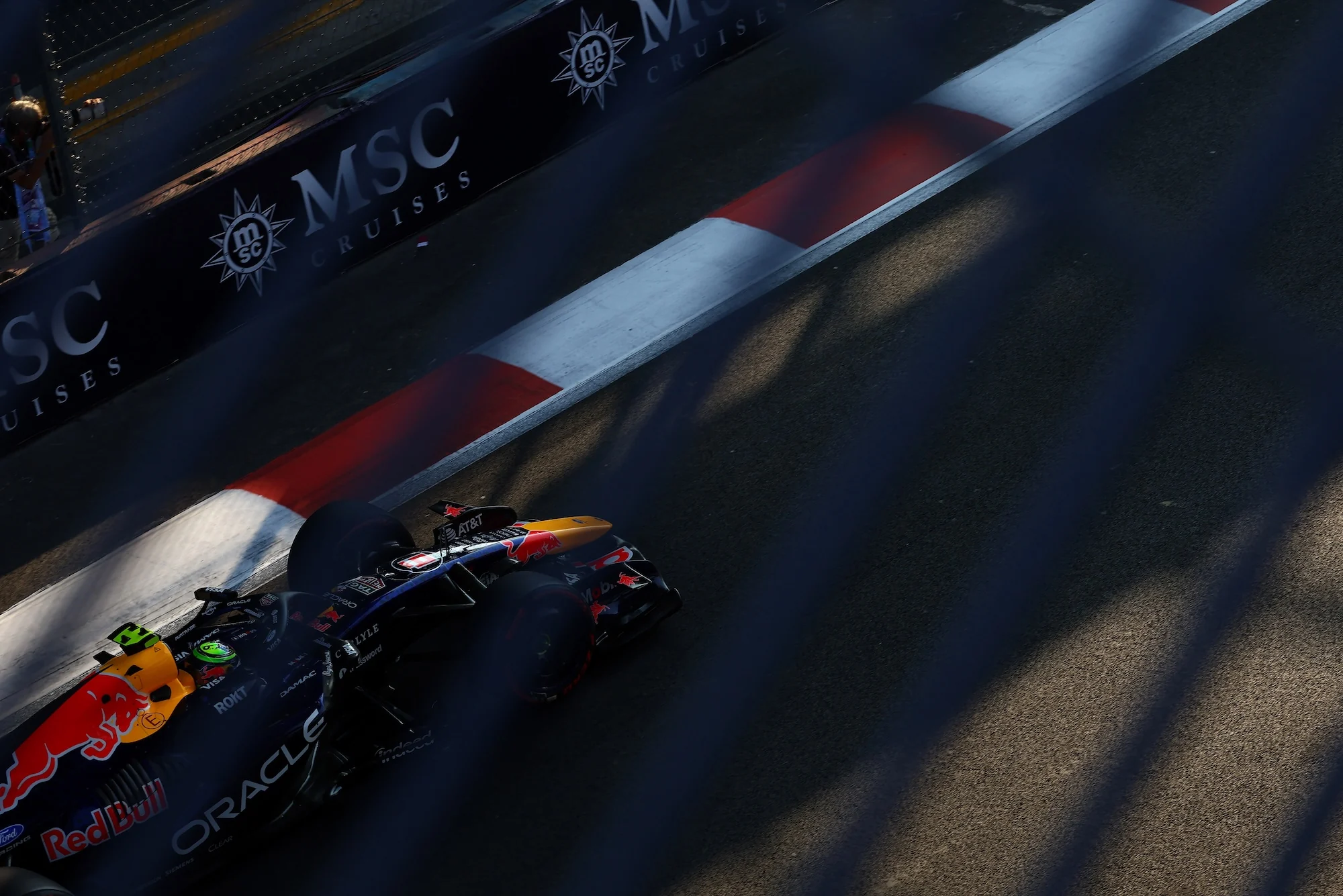 F1: Confira as imagens do primeiro dia de treinos do GP do México 2026 Isack Hadjar (FRA) Red Bull Racing RB22.