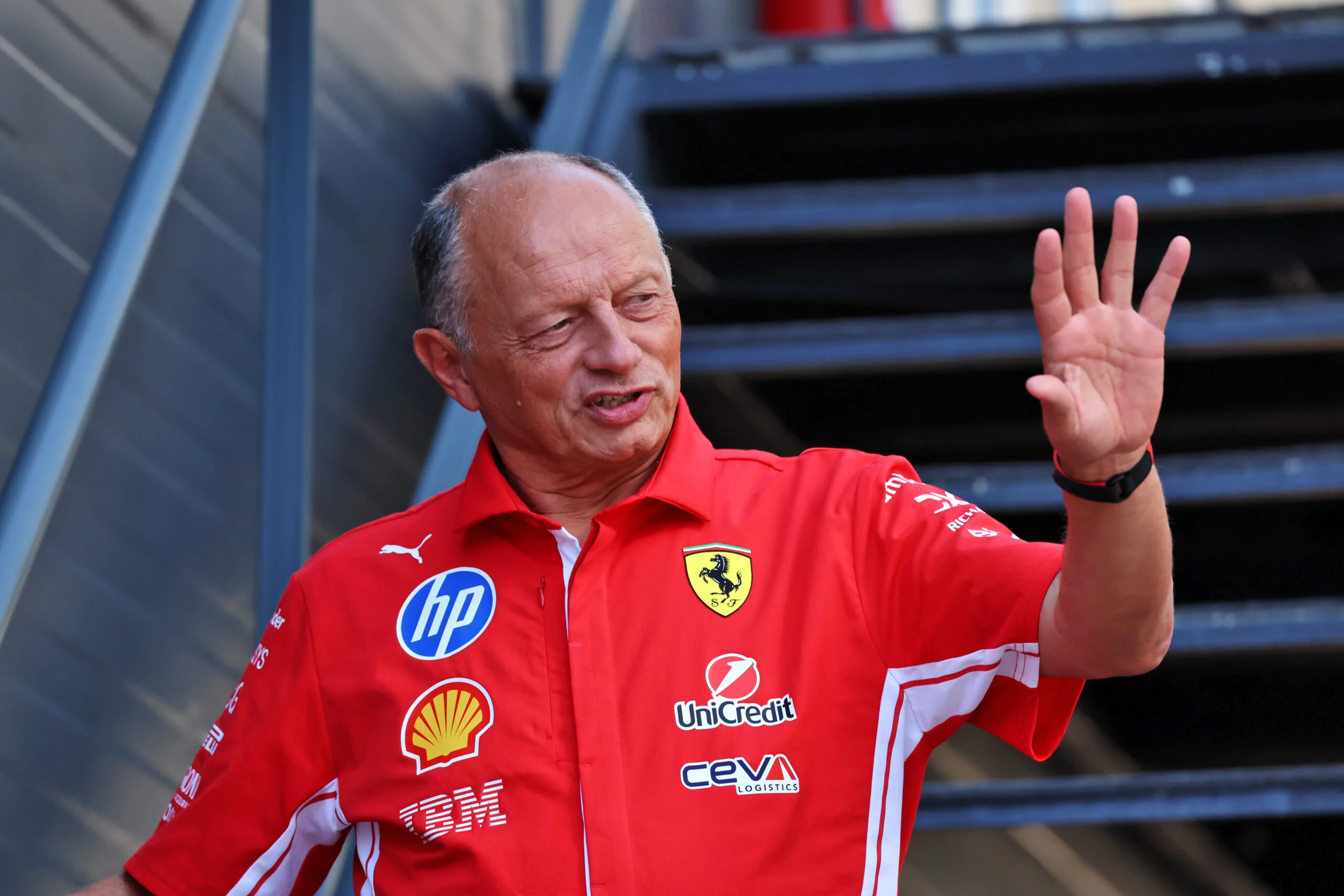 F1: Hamilton sai em defesa de Vasseur como chefe da Ferrari: "Líder fantástico" Frederic Vasseur (FRA) Scuderia Ferrari Team Principal.