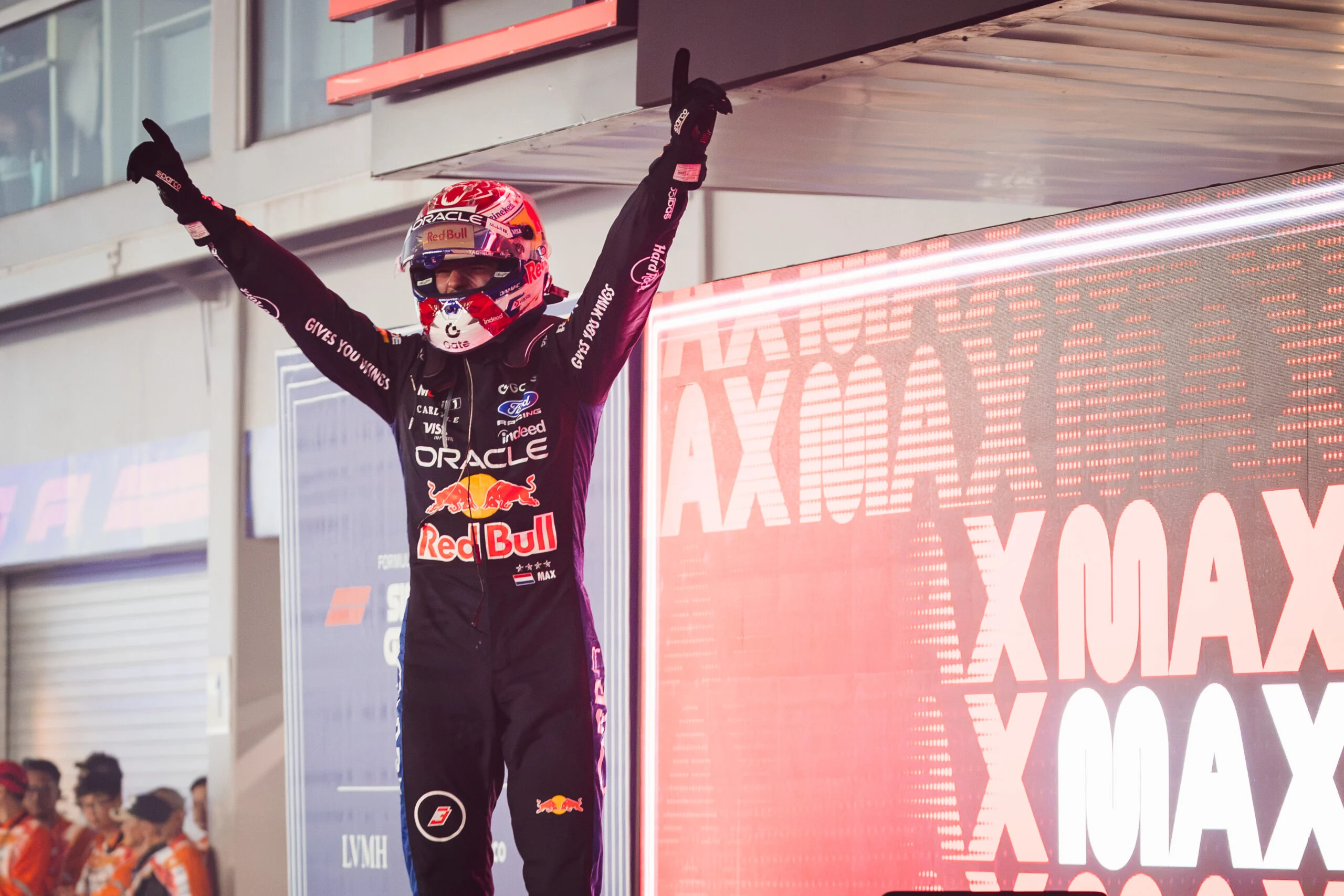 F1: Mekies revela fator que pode ameaçar o bom momento da Red Bull Race winner Max Verstappen (NLD) Red Bull Racing celebrates in parc ferme.