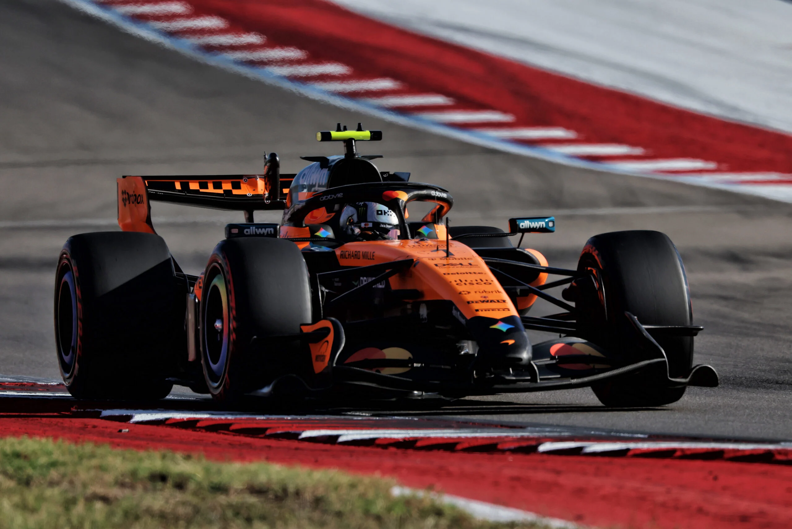 F1 hoje: Antonelli perto do título, McLaren reage e Bortoleto busca pontos Lando Norris (GBR) McLaren F1 Team MCL40.