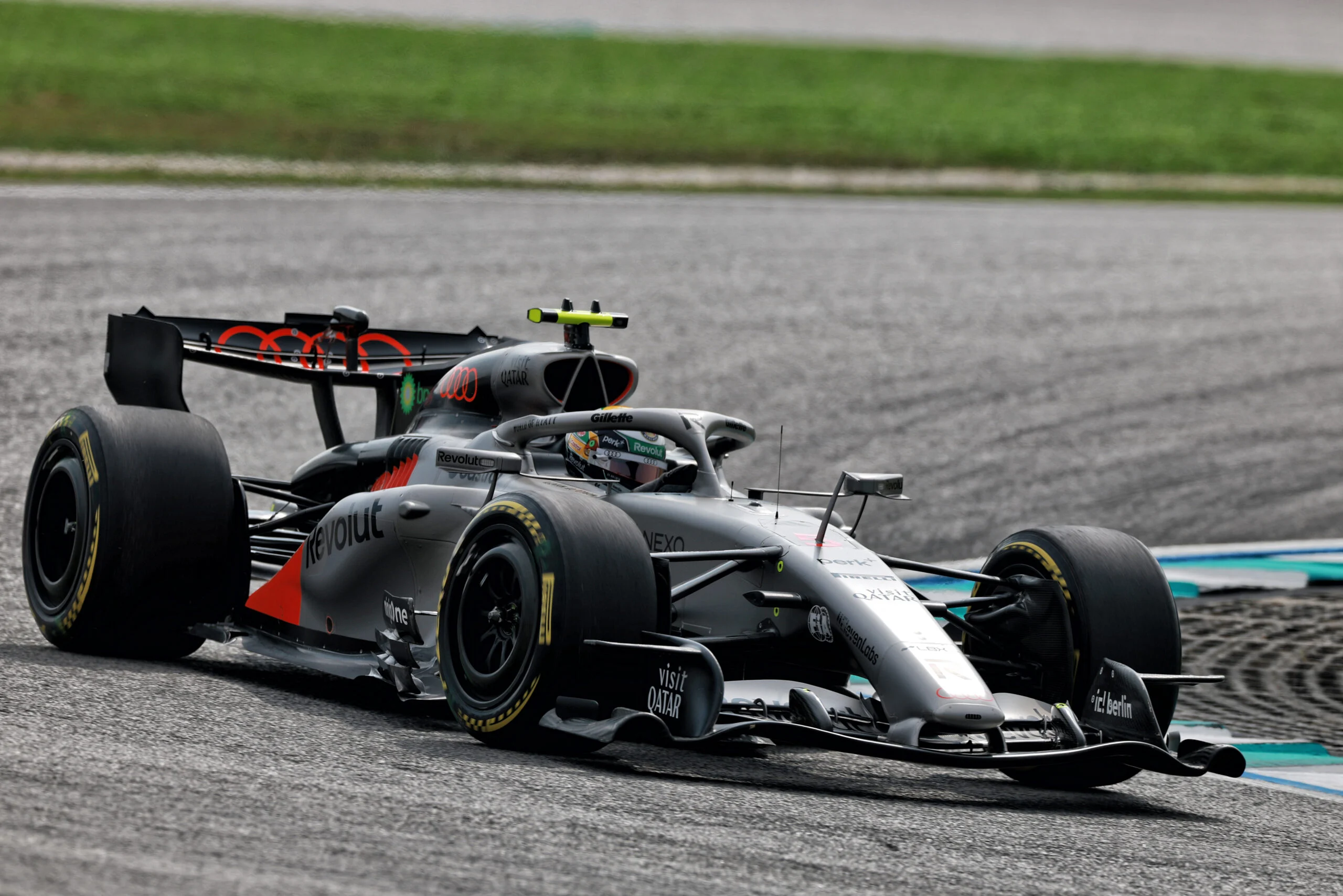 F1 hoje: Verstappen lidera em Sepang e Bortoleto vive sustos Gabriel Bortoleto (BRA) Audi F1 Team R26.
