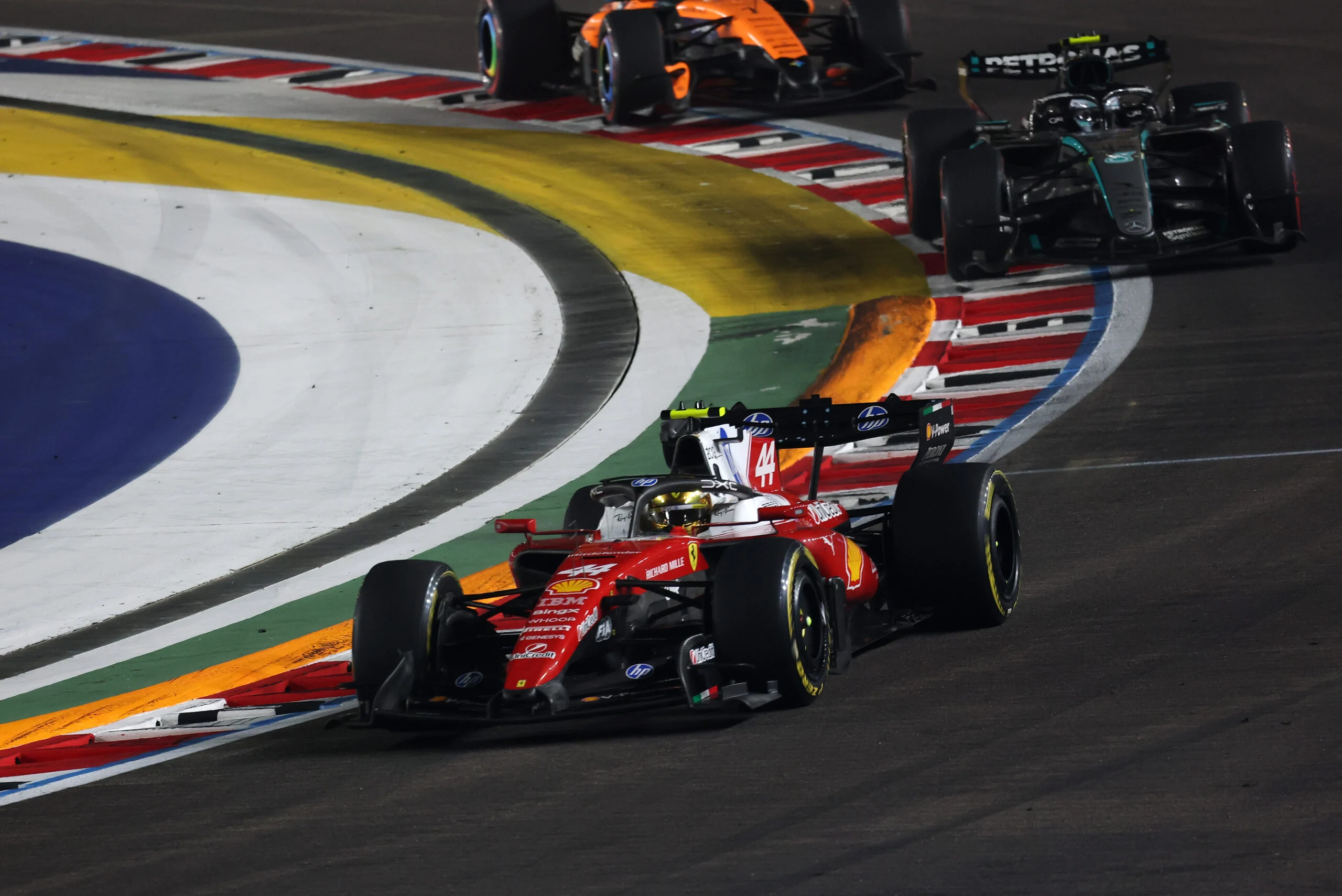 F1 hoje: Verstappen em alta, Norris admite erro e Ferrari rebate críticas Lewis Hamilton (GBR) Scuderia Ferrari SF-26.