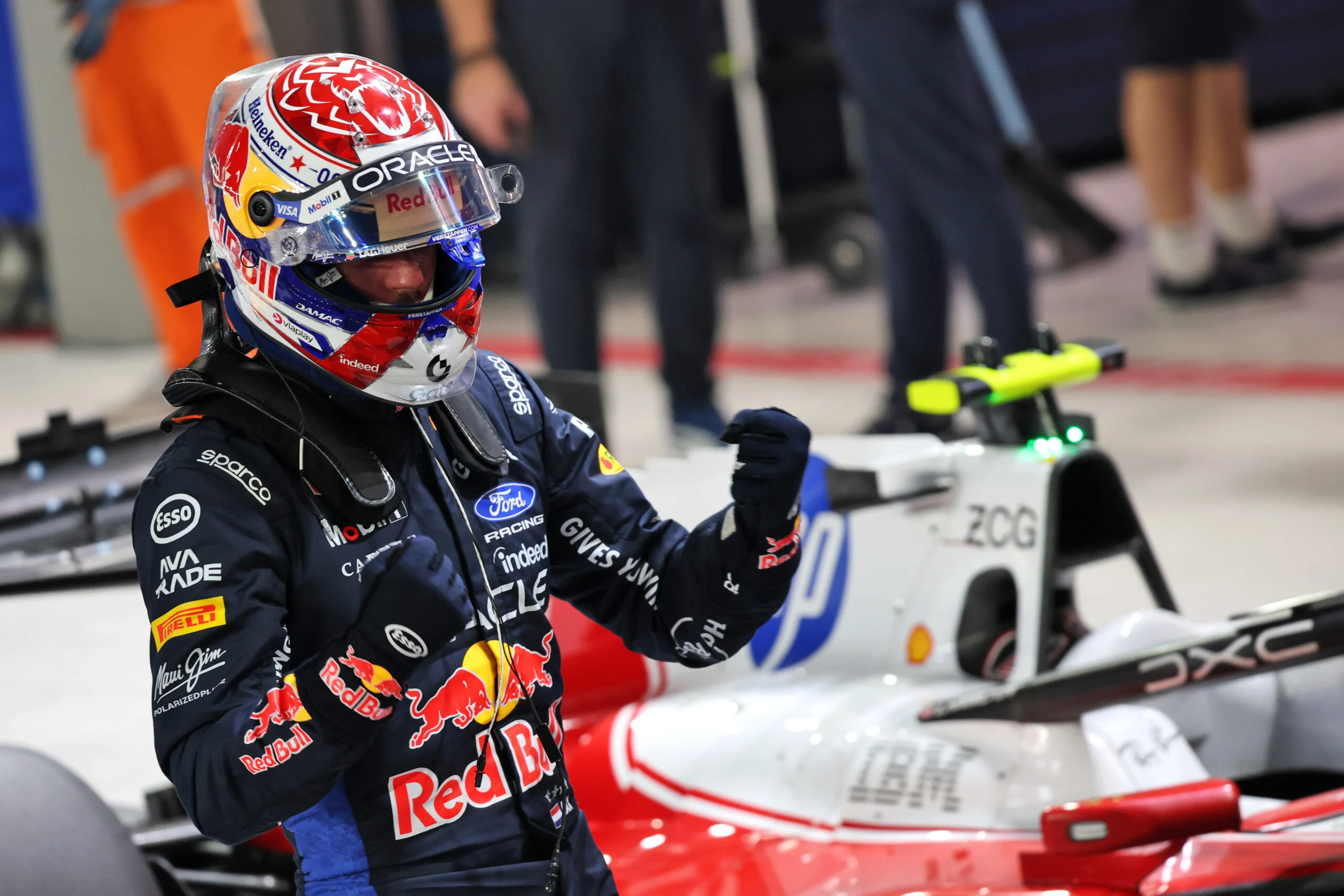 F1: Verstappen chega a 50 poles e entra em "clube" histórico Max Verstappen (NLD) Red Bull Racing celebrates his pole position in qualifying parc ferme.