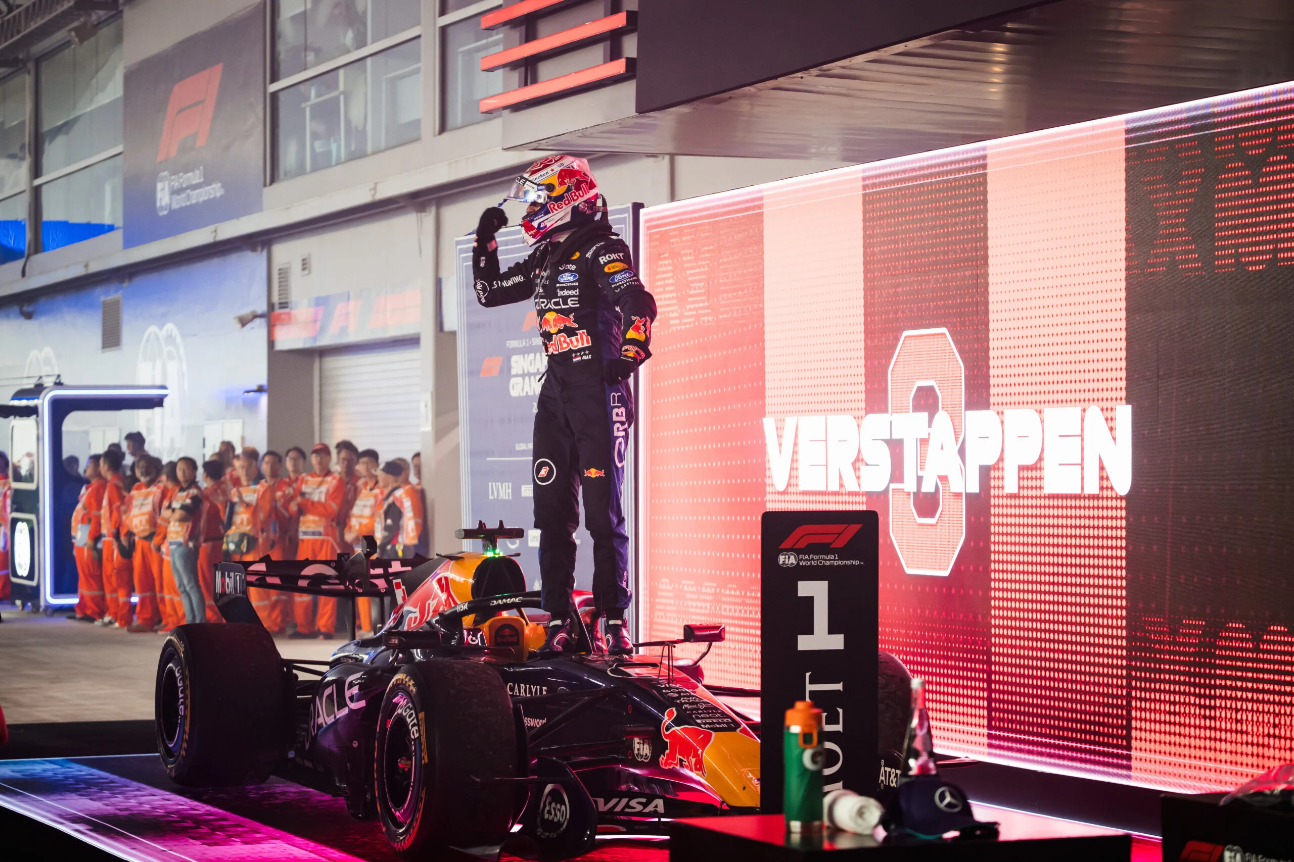 F1: Evolução da Red Bull será testada no GP dos Estados Unidos após vitórias de Verstappen Race winner Max Verstappen (NLD) Red Bull Racing RB22 celebrates in parc ferme.